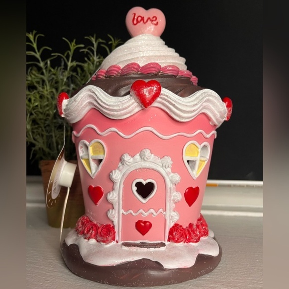 Cashmere & Cupcakes Pink Candy Cottage Cupcake House Lighted Decor 10” NWT